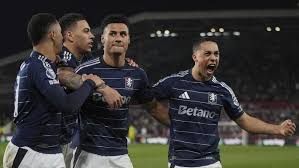 他们身后的 他们身后的