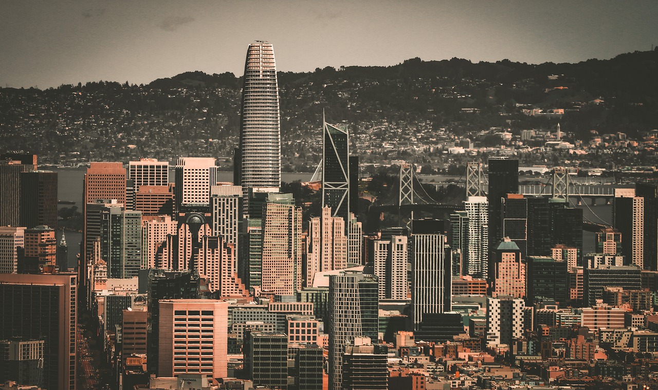 面臨痛苦的 面臨痛苦的